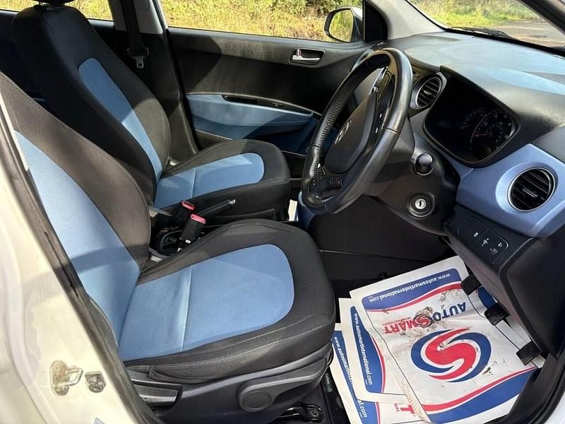 Used Hyundai i10 Premium 67 HP (49 kW) 2014 White Hatchback