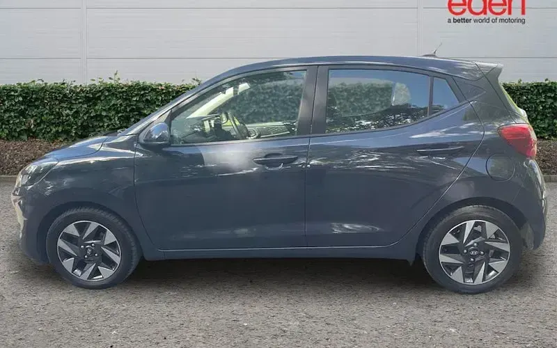 Used Hyundai i10 Advanced 67 HP (49 kW) 2024 Grey Hatchback