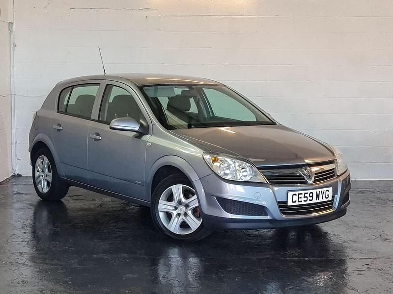 Silver Used 2009 Vauxhall Astra Club Hatchback | £1,795 (Fair price) - Image 1/4