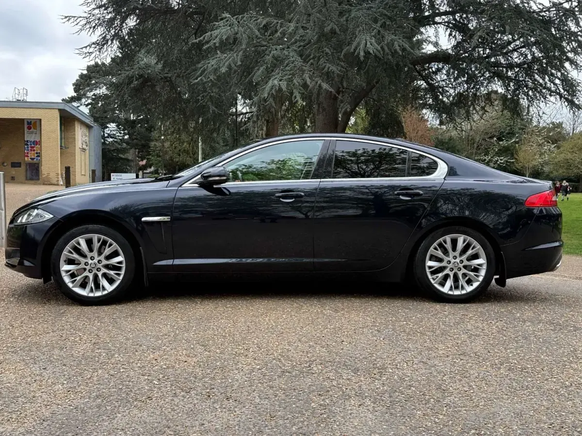 Begagnad Jaguar XF Premium Luxury 2011 Blå Sedan
