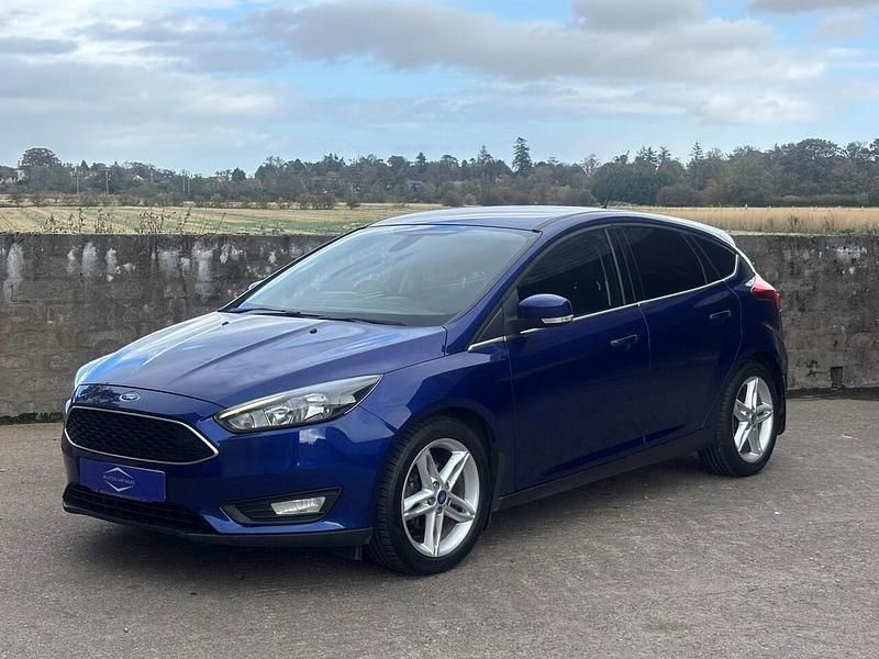 Used Ford Focus Zetec 125 HP (91 kW) 2015 Blue Hatchback