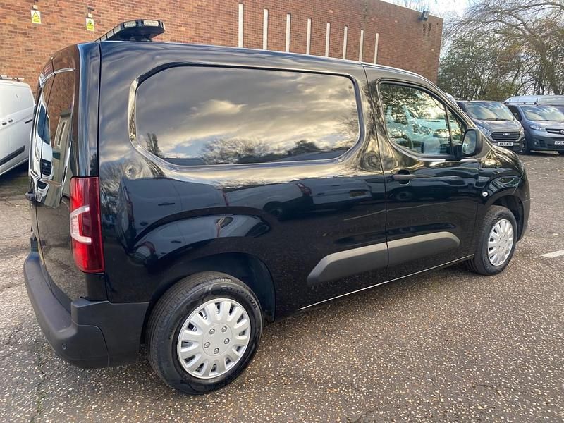 Second-hand Vauxhall Combo 2022 Negru Monovolum