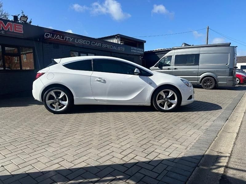 Used Vauxhall Astra GTC SRi 2014 White Hatchback