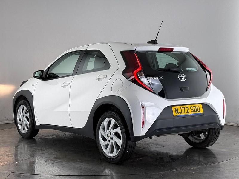 Used Toyota Aygo X PURE 72 HP (52 kW) 2022 White SUV