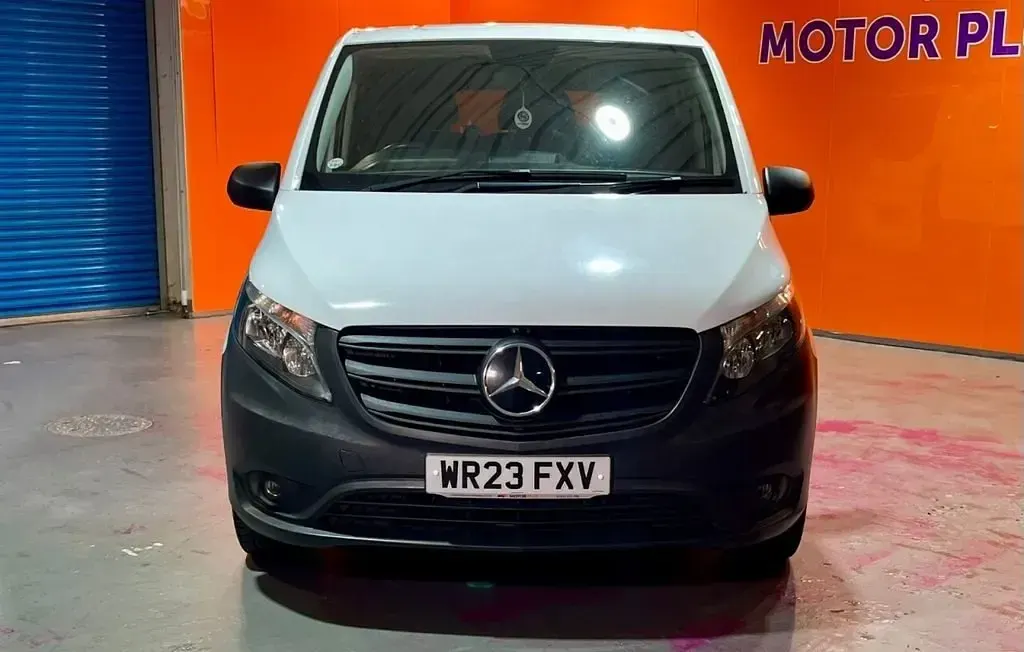 Begagnad Mercedes Vito Progressive 2023 Vit Van
