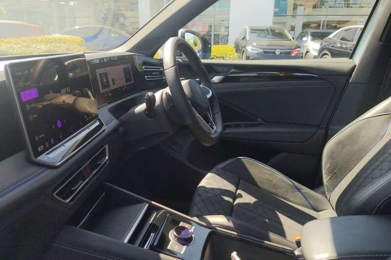 Image 2/4