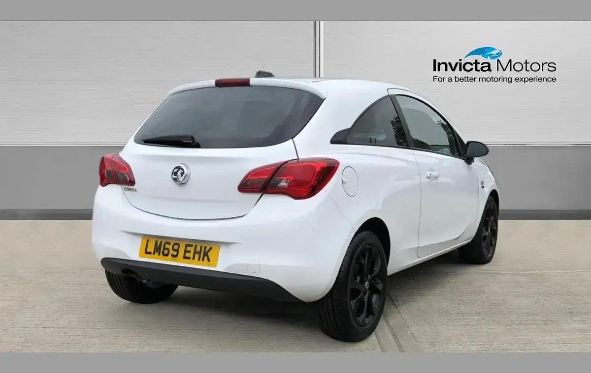Used Vauxhall Corsa 73 HP (53 kW) 2019 White Hatchback