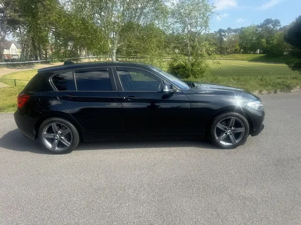 Used BMW 118 Sport Line 136 HP (100 kW) 2019 Black Hatchback