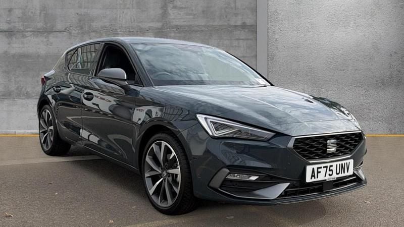 New 2025 Seat Leon FR Sport Hatchback | £24,990 (Super price) - Image 1/4