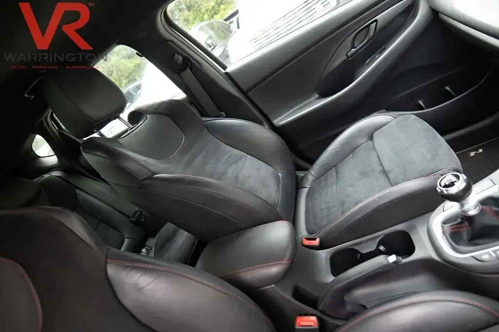 Used Hyundai i30 N Performance 275 HP (202 kW) 2019 White Hatchback