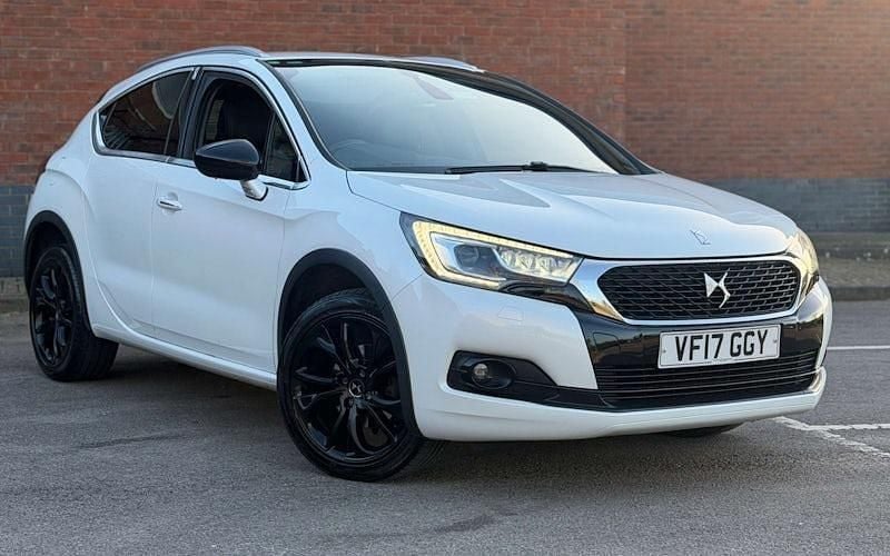Used DS Automobiles DS4 120 HP (88 kW) 2017 White Hatchback