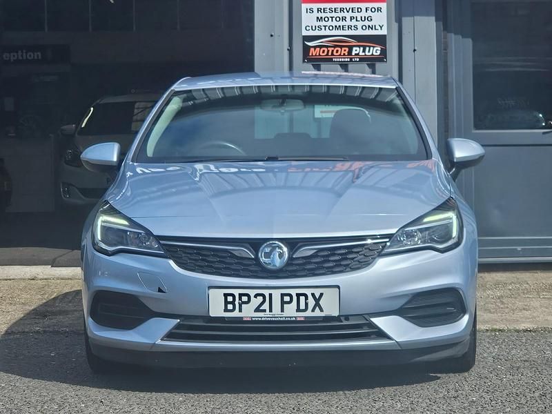 Second-hand Vauxhall Astra Business Edition 122 CP (89 kW) 2021 Argintiu Hatchback