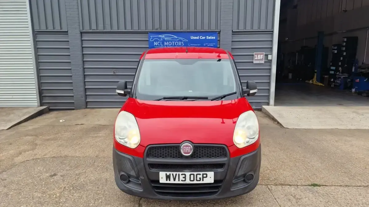 Used Fiat Doblò 90 HP (66 kW) 2013 Red MPV