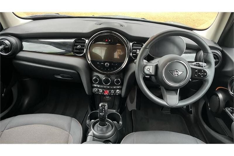 Begagnad Mini Cooper Classic 136 HK (100 kW) 2023 Silver Halvkombi