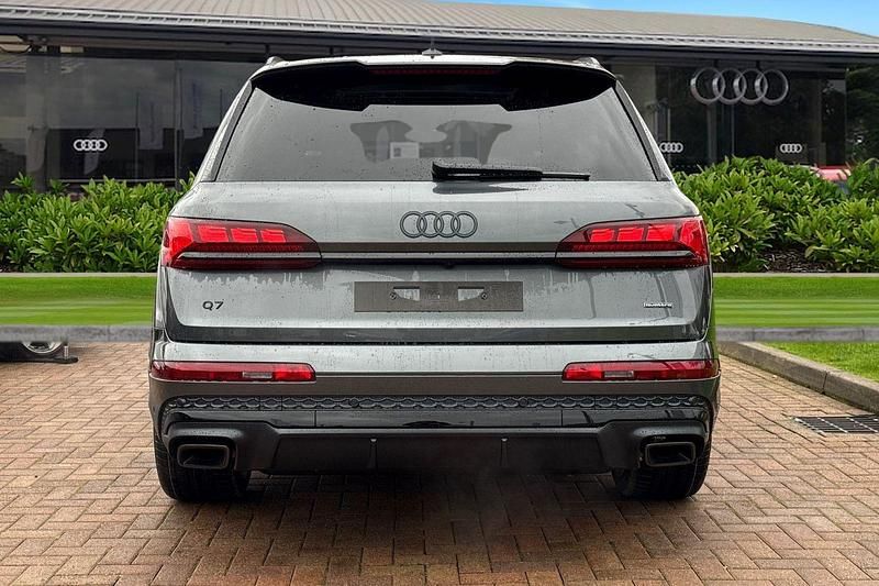 New Audi Q7 Comfort 2025 Grey SUV