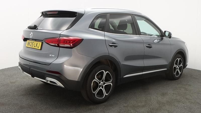 Novo MG ZS SE 116 HP (85 kW) 2025 Cinzento Citadino