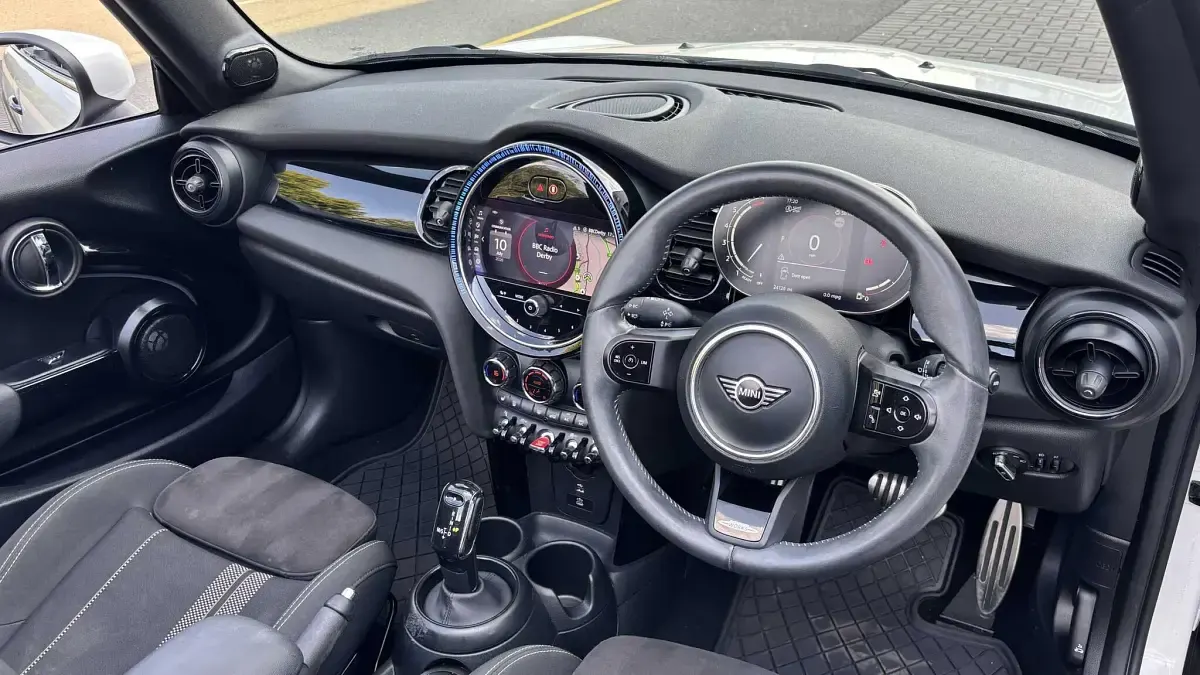Used Mini Cooper Cabriolet Sport 134 HP (98 kW) 2023 White Cabriolet