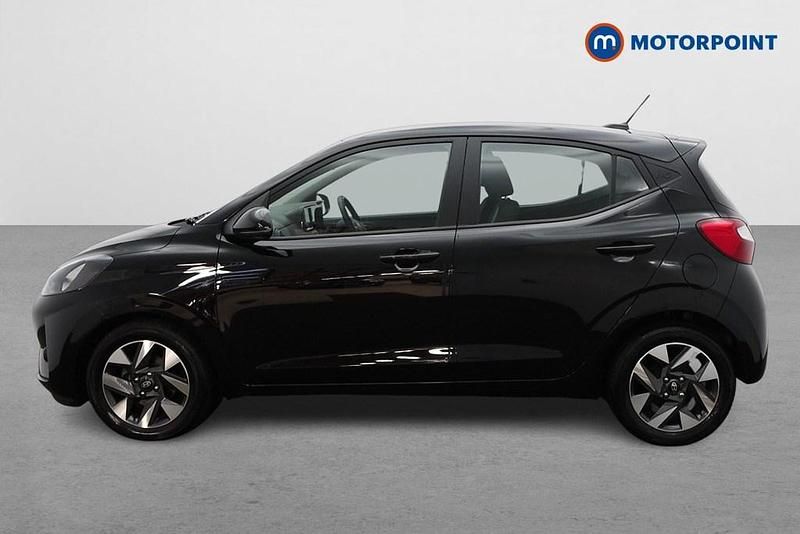 Used Hyundai i10 Advanced 63 HP (46 kW) 2025 Black Hatchback
