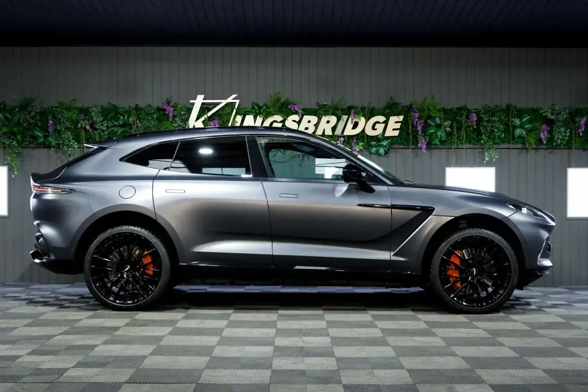 Usado Aston Martin DBX 2022 Gris SUV