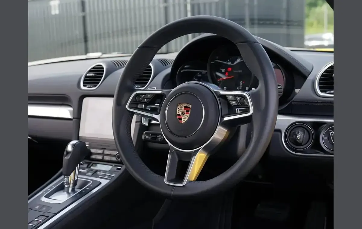 Used Porsche Cayman 296 HP (217 kW) 2025 Yellow Coupe