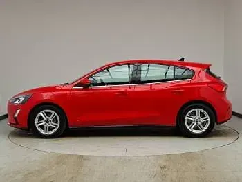 Usado Ford Focus Zetec 125 CV (91 kW) 2020 Rojo Utilitario