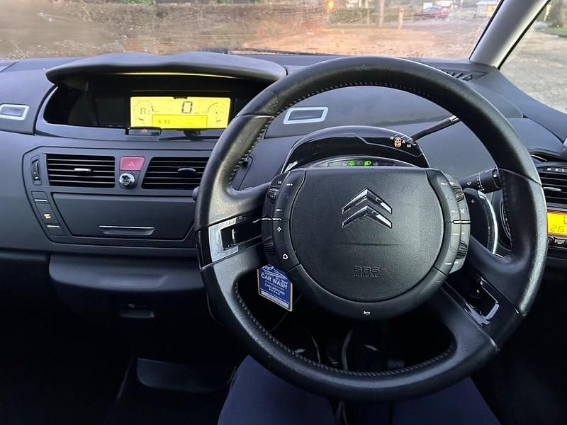 Used Citroën Grand C4 Picasso Exclusive 2010 Red MPV