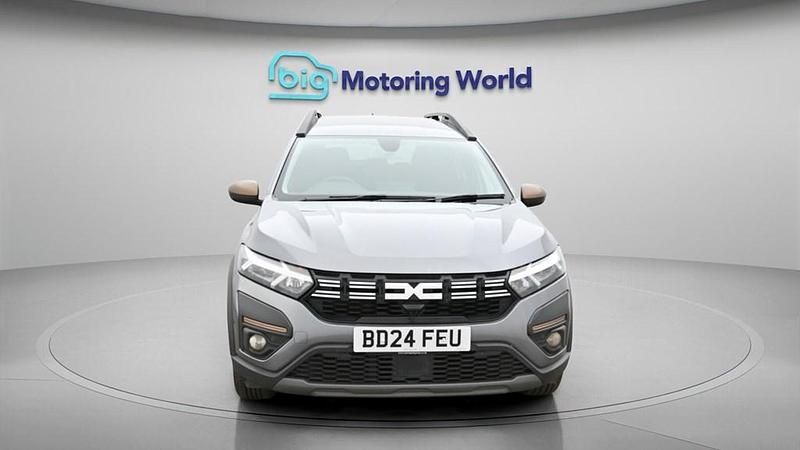 Used Dacia Jogger Extreme 110 HP (80 kW) 2024 Grey MPV