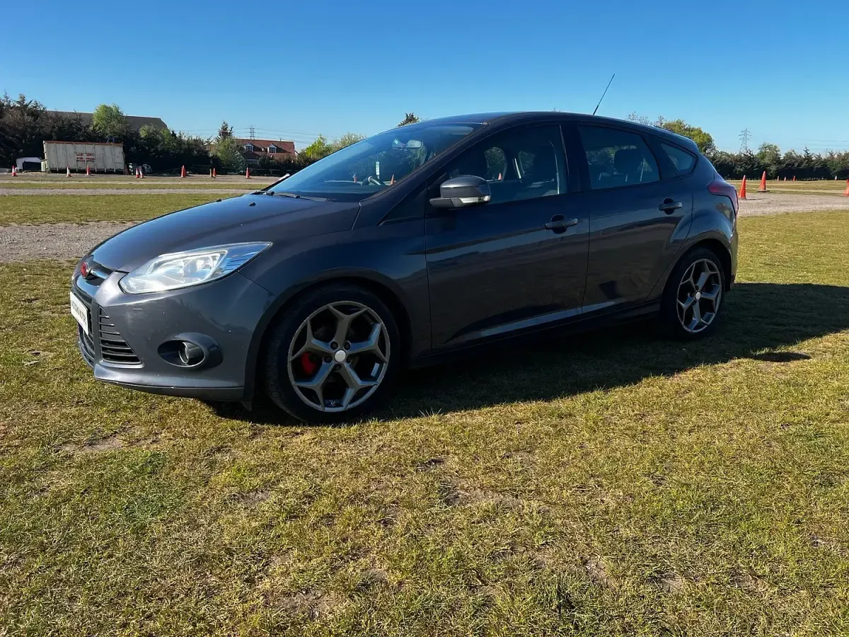 Used Ford Focus S 115 HP (84 kW) 2015 Grey Hatchback