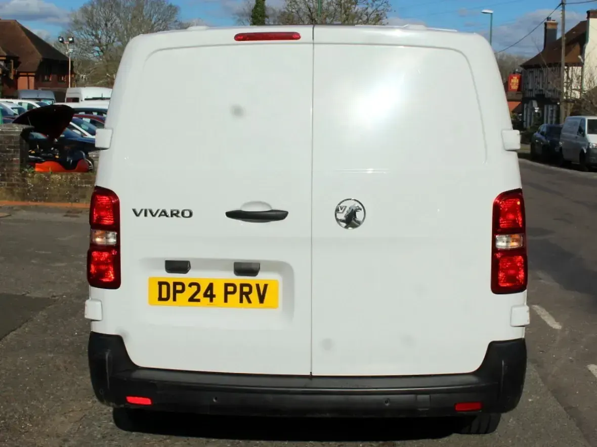 Used Vauxhall Vivaro 145 HP (106 kW) 2024 White MPV