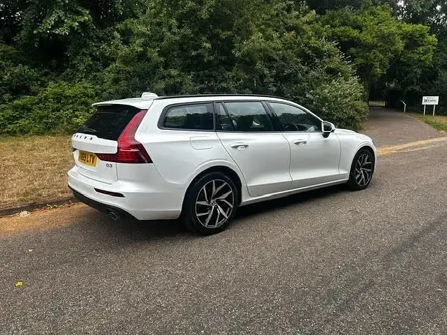 Used Volvo V60 Momentum 150 HP (110 kW) 2019 White Estate