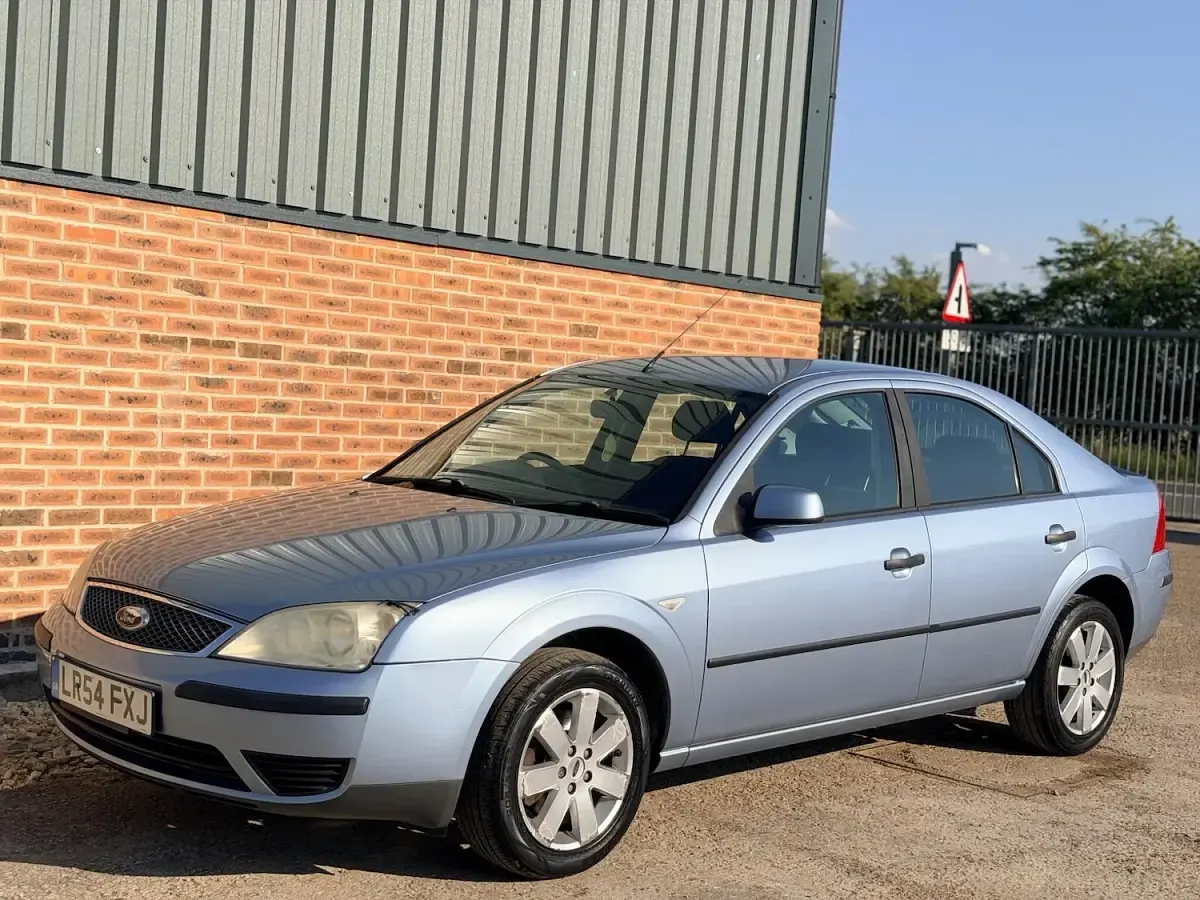 Used Ford Mondeo 2004 Blue Hatchback