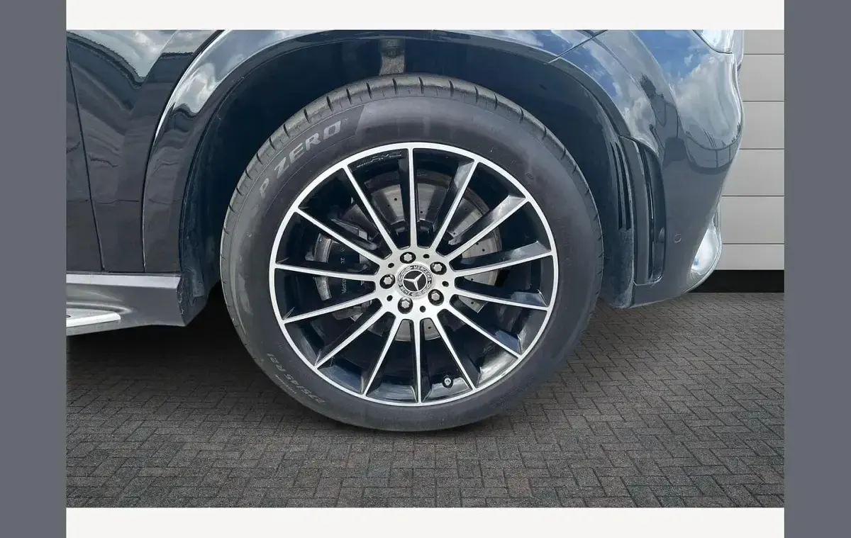 Used Mercedes GLE400 AMG line 325 HP (239 kW) 2023 Black SUV