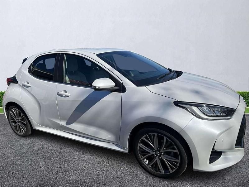 Used Toyota Yaris Hybrid 116 HP (85 kW) 2022 White Hatchback