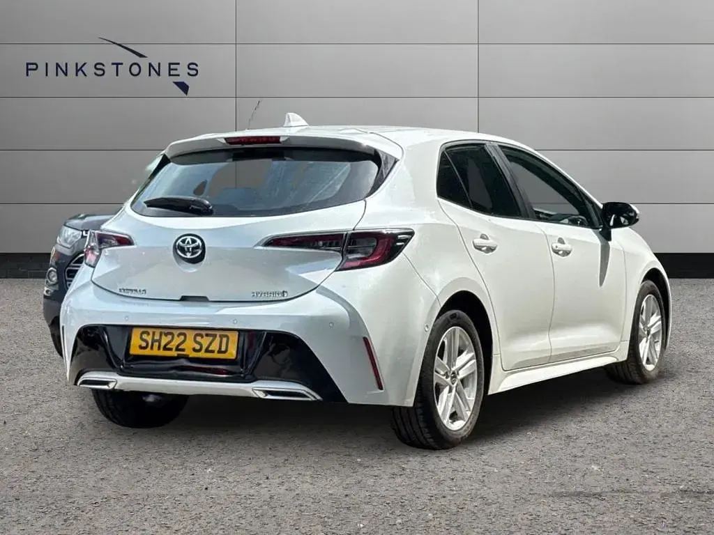 Used Toyota Corolla 2022 White Hatchback