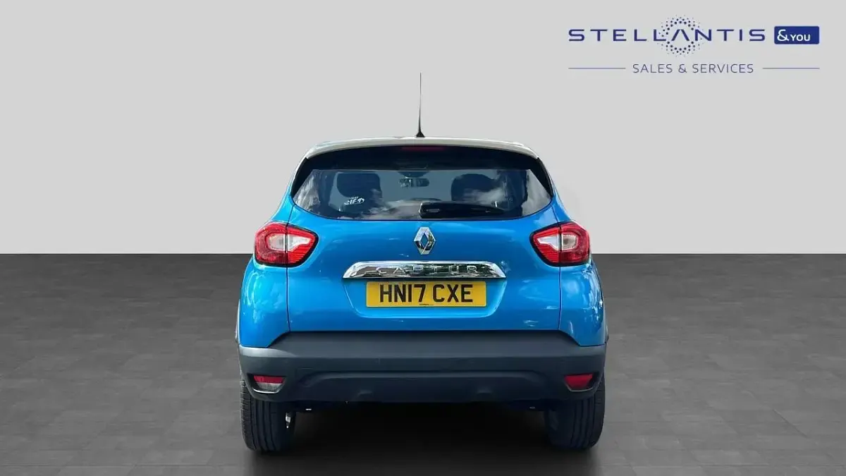Used Renault Captur Dynamique 89 HP (65 kW) 2017 Blue SUV