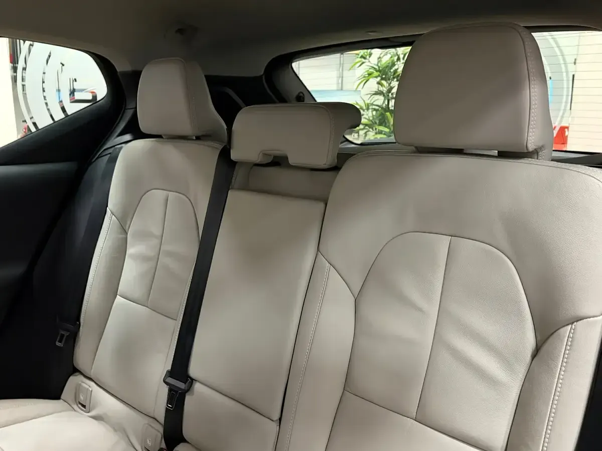 Used Volvo XC40 Inscription 2022 Red SUV