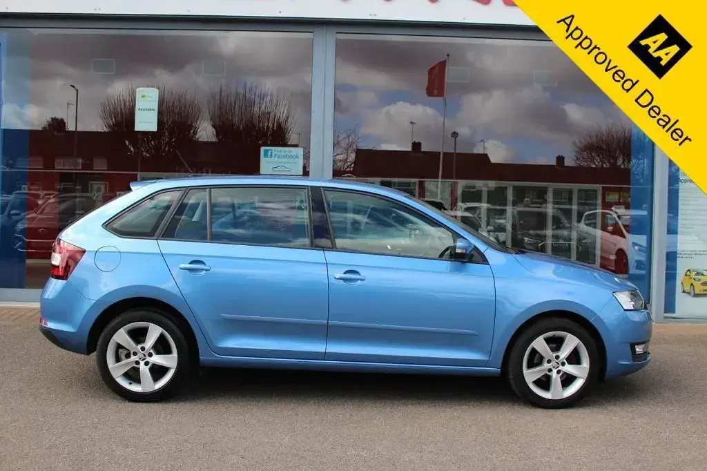 Used Skoda Rapid SE 95 HP (69 kW) 2018 Blue Hatchback