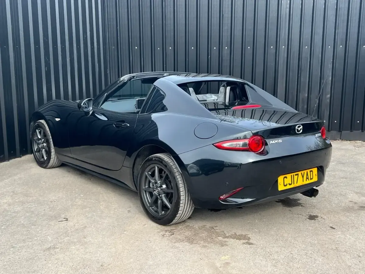 Usado Mazda MX5 Inclusive 131 HP (96 kW) 2017 Preto Cabrios