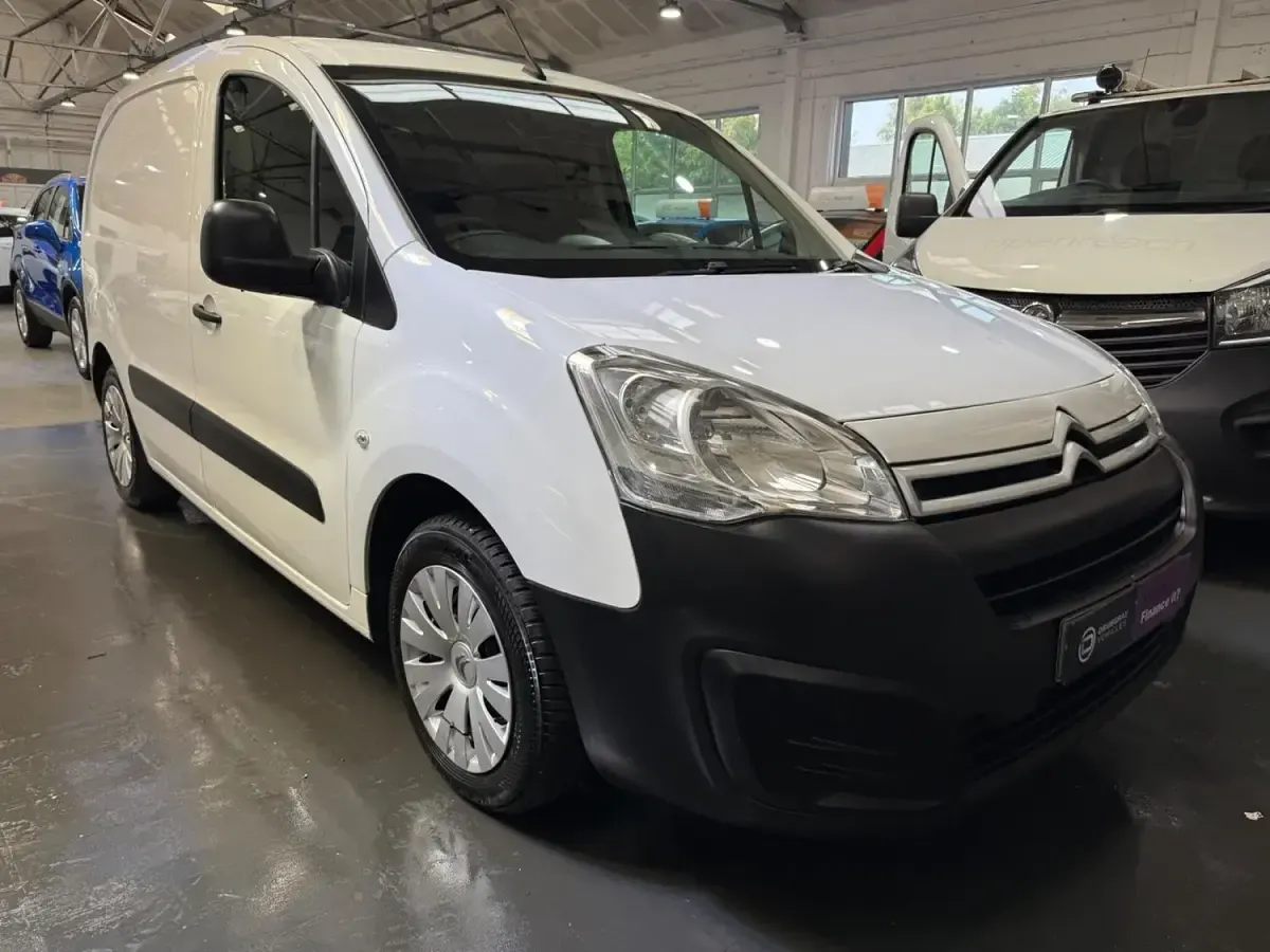 Used Citroën Berlingo 75 HP (55 kW) 2018 White MPV