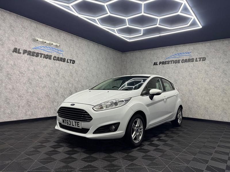 White Used 2013 Ford Fiesta Zetec Hatchback | £6,499 (Fair price) - Image 1/4