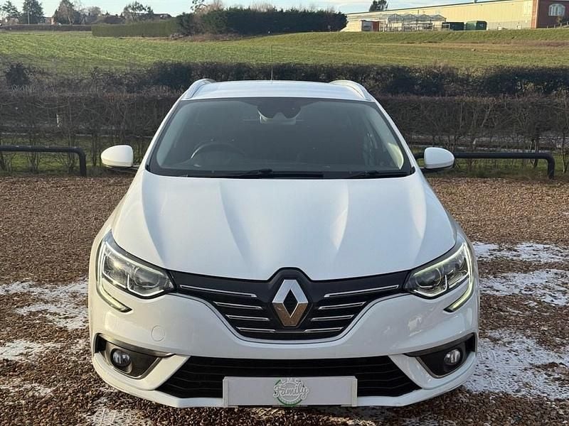 Used Renault Mégane GrandTour Iconic 115 HP (84 kW) 2019 White Estate