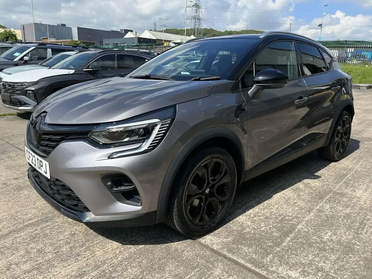 Usado Renault Captur Rive Gauche 89 HP (65 kW) 2023 Cinzento SUV
