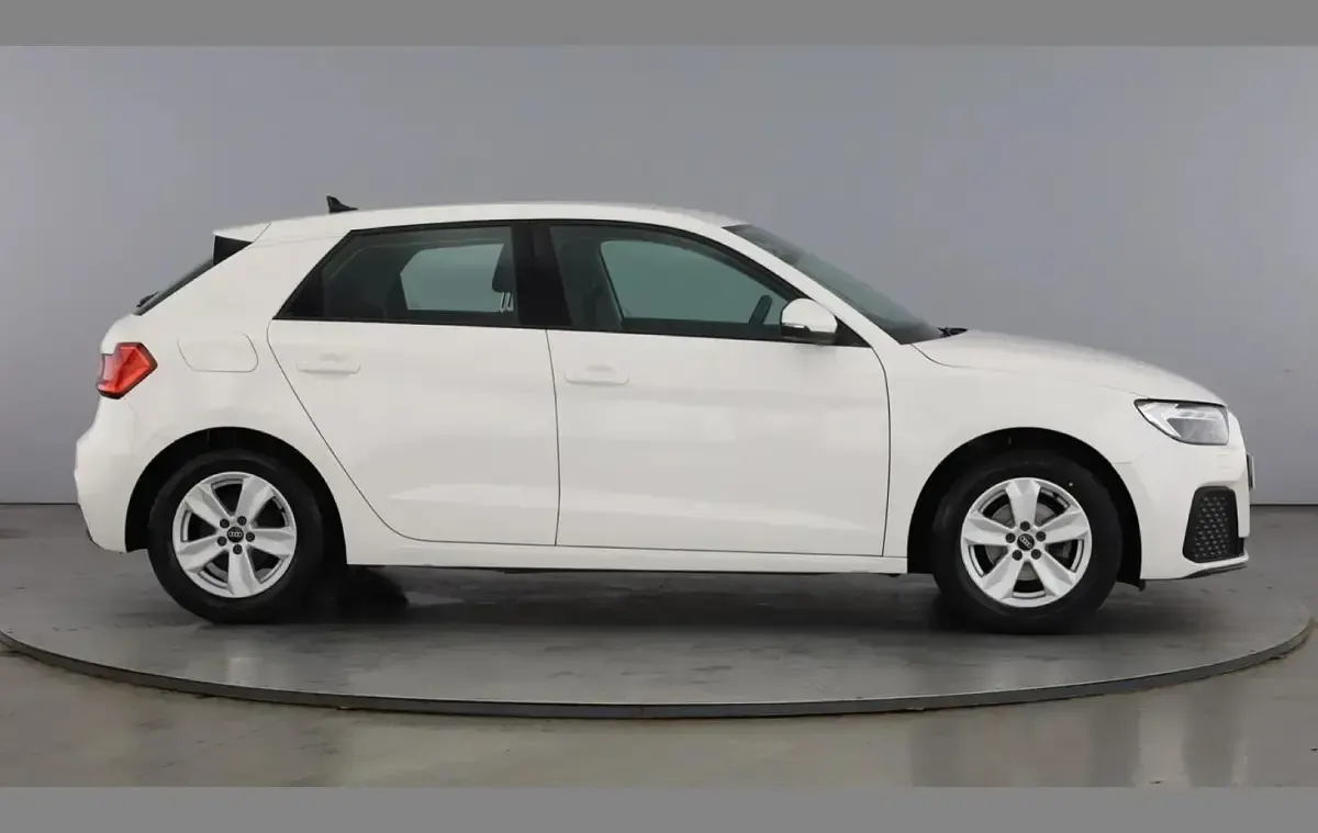 Käytetty Audi A1 Design 94 HP (69 kW) 2023 Valkoinen Katumaasturi