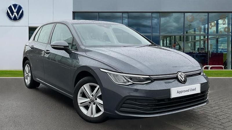 Dolphin grey metallic Used 2022 VW Golf VIII Life | £15,284 (Fair price) - Image 1/4