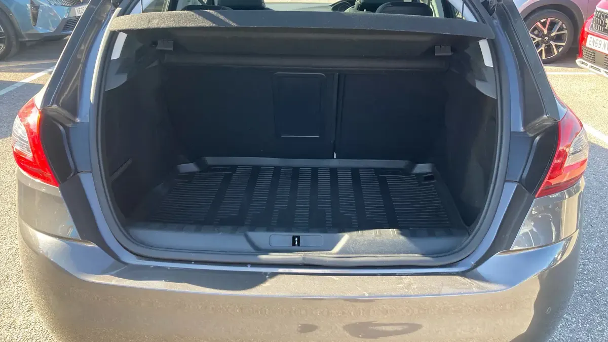 Used Peugeot 308 131 HP (96 kW) 2019 Grey Hatchback