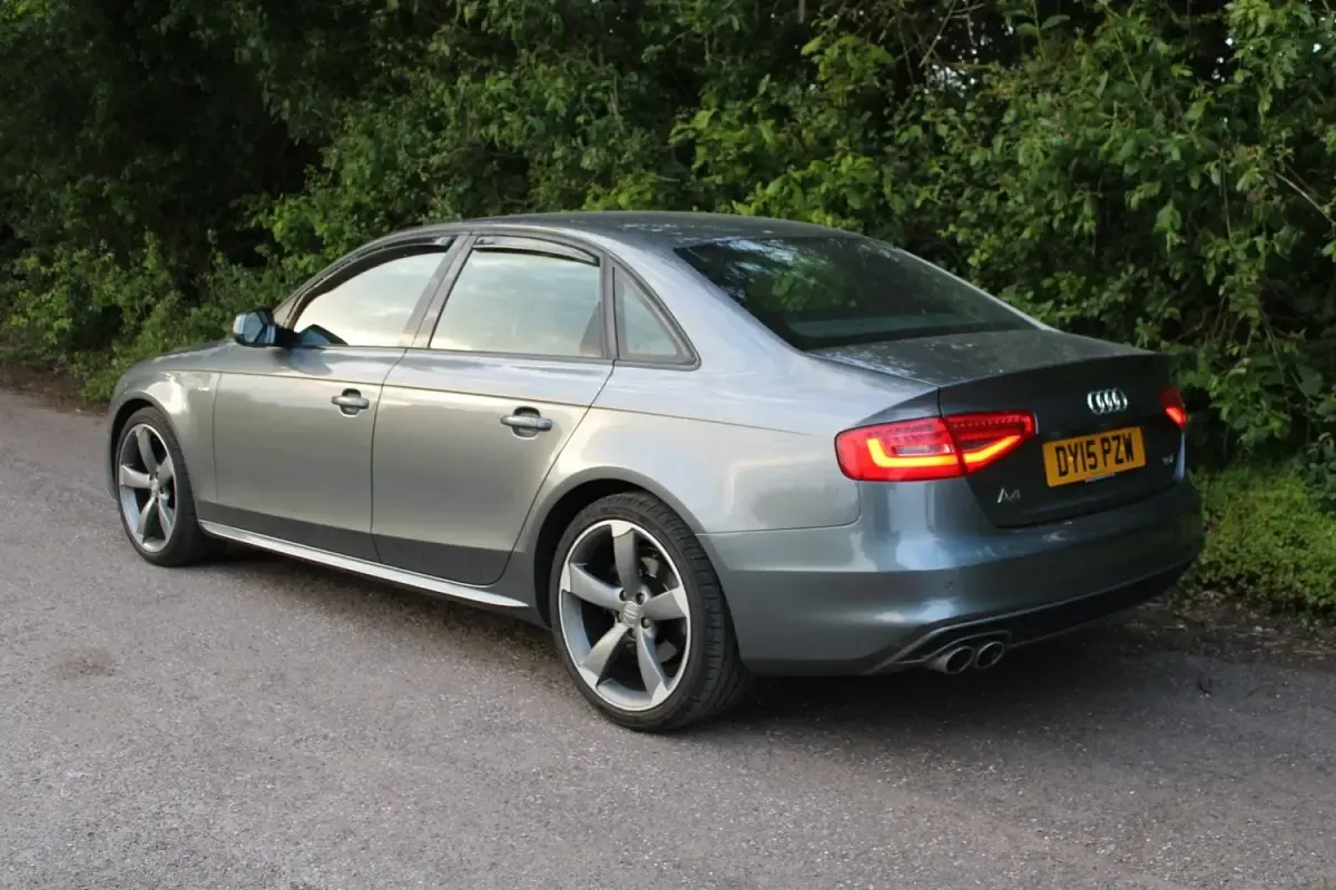 Używany Audi A4 Black Edition 150 KM (110 kW) 2015 Szary Sedan/Limuzyna