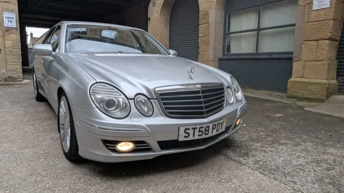 Usado Mercedes E280 2008 Plateado Berlina