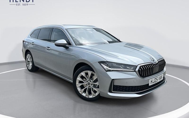 Pebble silver metallic Used 2025 Skoda Superb SE L Estate | £31,499 (Expensive) - Image 1/4