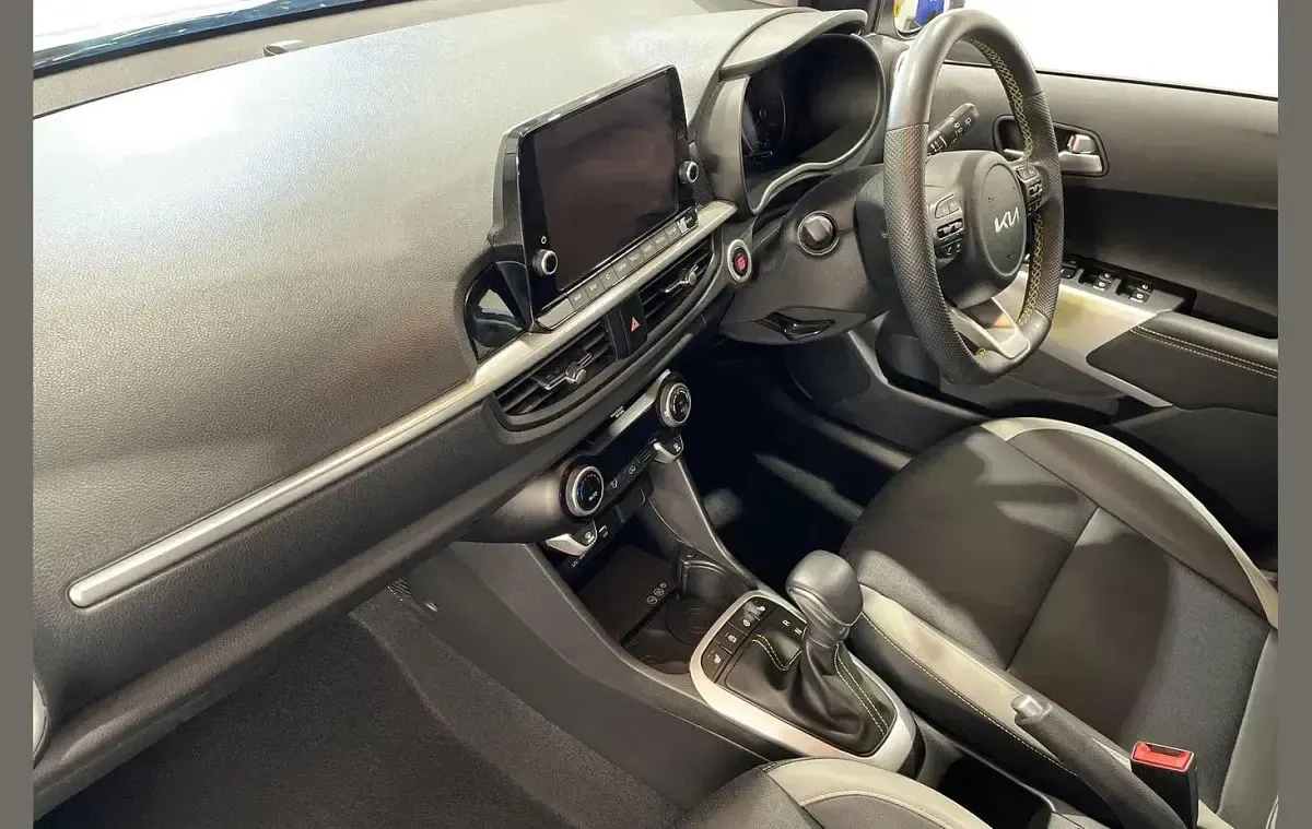 Used Kia Picanto X-Line 65 HP (47 kW) 2024 White Hatchback