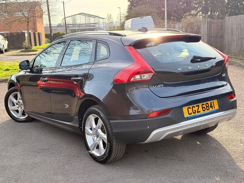 Used Volvo V40 2016 Blue Hatchback